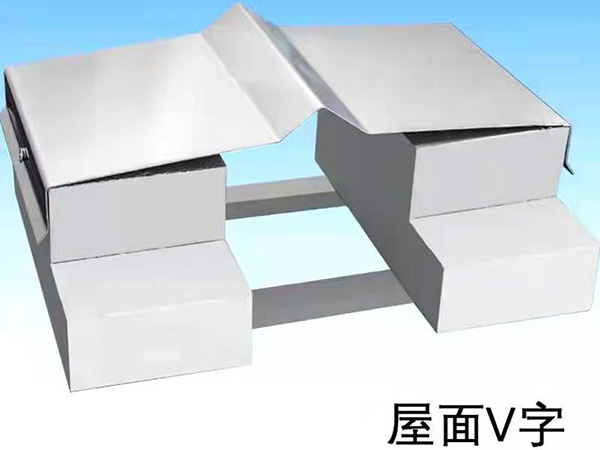 烟台结构拉缝板由铝合金型材或不锈钢板制成